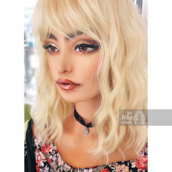 12" Atomic Blonde Wavy Wig with Bangs | Amanda - Picture 5 of 10